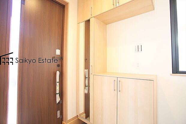 【玄関【施工例】】玄関には収納力に優れたシューズボックスがございますので、ご家族みんなの靴が十分入ります!