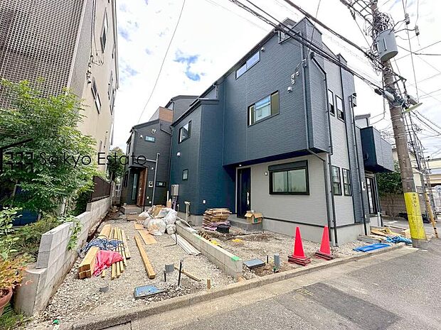 【現地外観】小学校まで徒歩約12分でお子様が無理なく通える距離です。保育園や幼稚園も近くに多数あり、子育てファミリーには嬉しい環境です!