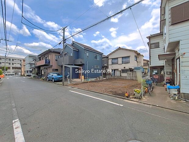 【前面道路】交通量の少ない前面道路ですので、小さなお子様がおられるご家庭でも安心してお住まいいただけます。
