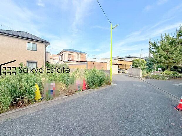 【前面道路】交通量の少ない前面道路ですので、小さなお子様がおられるご家庭でも安心してお住まいいただけます。
