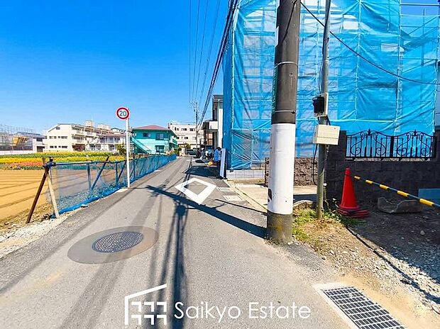 【前面道路】交通量の少ない前面道路ですので、小さなお子様がおられるご家庭でも安心してお住まいいただけます。
