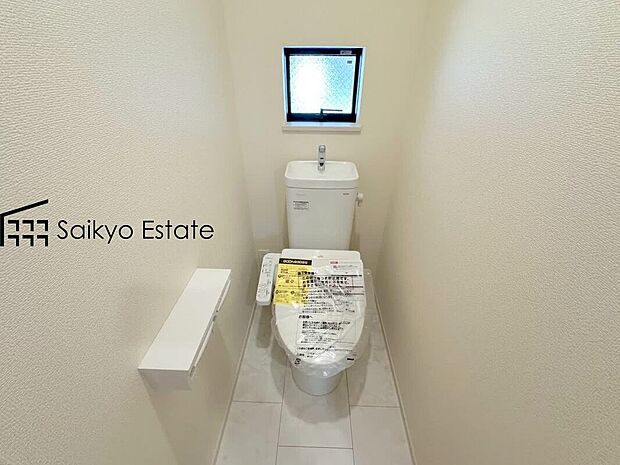 【ウォシュレット付トイレ】「温水清浄便座付きトイレ」は日々の生活を快適にしてくれます。毎日使う場所だからこそ、こだわりたいポイントですね。