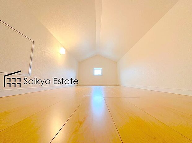 【小屋裏収納【施工例】】収納力がアップする小屋裏収納付き。季節のものや、イベントでしか使わない使用頻度の低いものをしまっておくのに便利です。