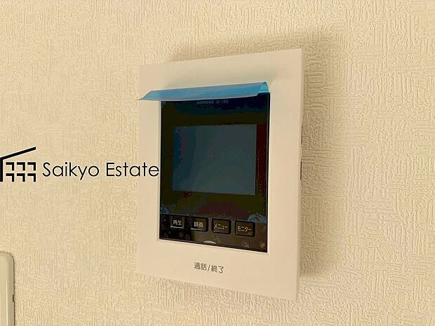 【TVモニター付きインターホン】「TVモニター付きインターホン」は、玄関に行かなくても誰が来たのか確認でき、お子様のお留守番も安心です。
