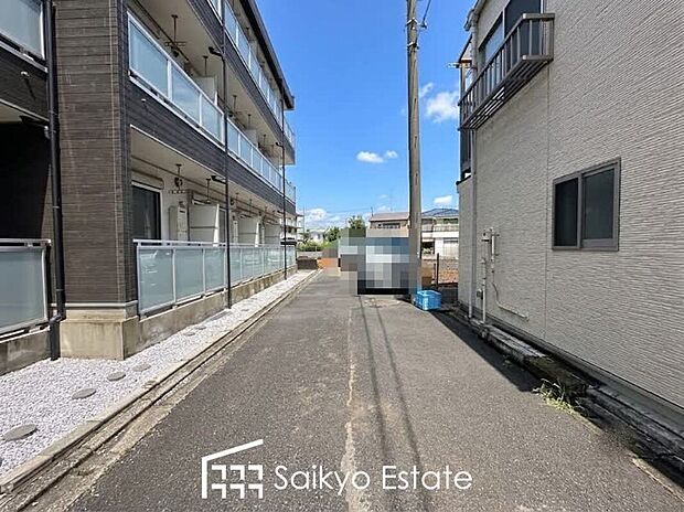 【前面道路】交通量の少ない前面道路ですので、小さなお子様がおられるご家庭でも安心してお住まいいただけます。
