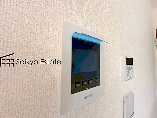 【TVモニター付きインターホン】「TVモニター付きインターホン」は、玄関に行かなくても誰が来たのか確認でき、お子様のお留守番も安心です。
