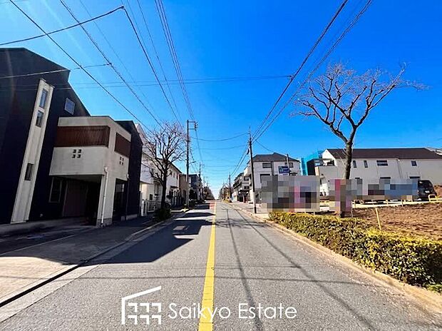 【前面道路】前面道路、幅員がございますので、駐車もスムーズに行えます!駐車が少し苦手なママさんでも安心ですね♪