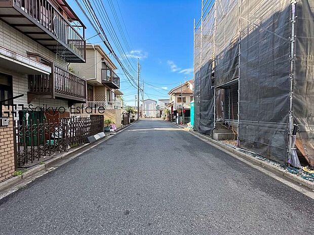 【前面道路】小学校まで徒歩約12分、中学校まで徒歩約10分でお子様が無理なく通える距離です。保育園や幼稚園も近くに多数あり、子育てファミリーには嬉しい環境です!
