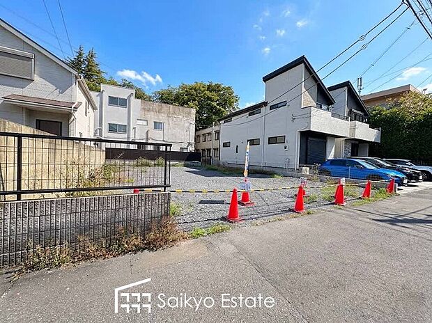 【現地写真】LDKゆとりの16帖以上！収納付きの居室が3～4部屋！リビングとバルコニーのある2階に水回りが集約されているため家事動線良好です♪