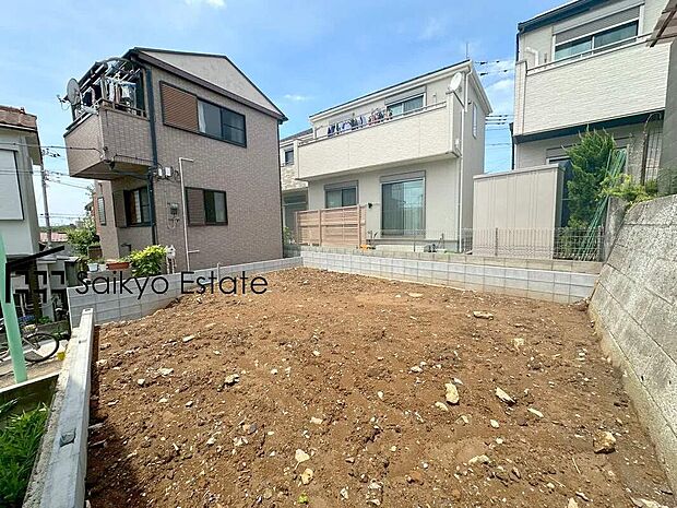 【現地写真】小学校まで徒歩約4分、中学校まで徒歩約7分でお子様が無理なく通える距離です。保育園や幼稚園も近くに多数あり、子育てファミリーには嬉しい環境です!