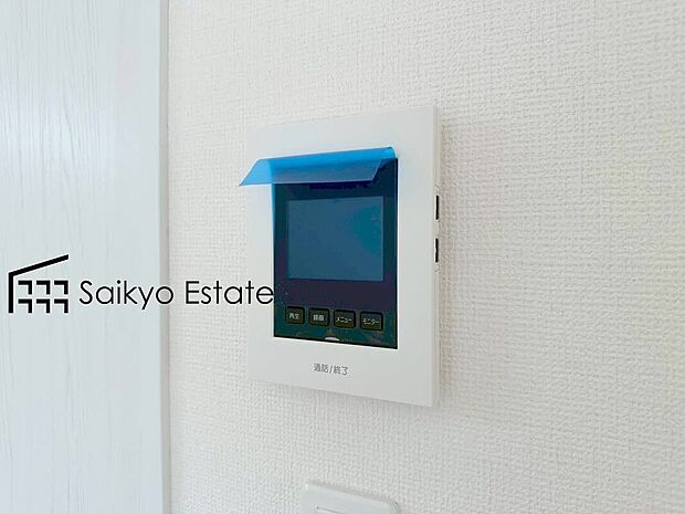 【TVモニター付きインターホン】「TVモニター付きインターホン」は、玄関に行かなくても誰が来たのか確認でき、お子様のお留守番も安心です。
