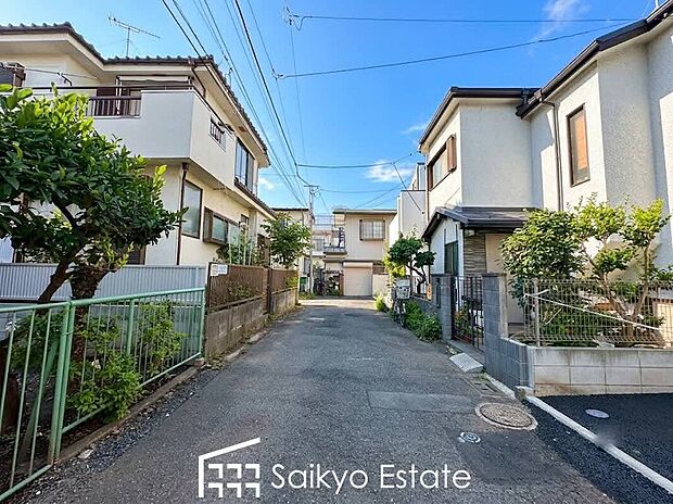 【前面道路】交通量の少ない前面道路ですので、小さなお子様がおられるご家庭でも安心してお住まいいただけます。