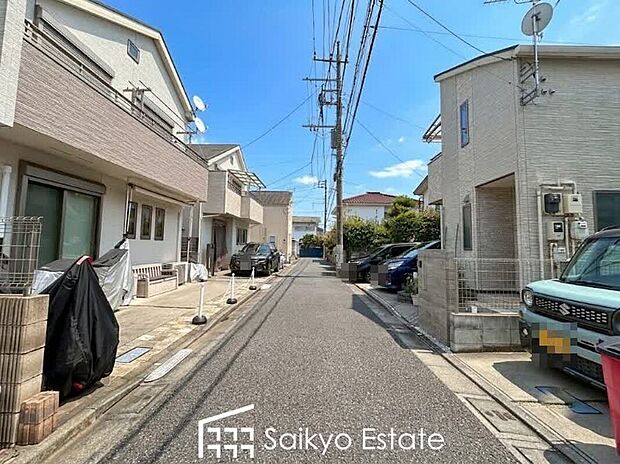 【前面道路】前面道路、幅員がございますので、駐車もスムーズに行えます!駐車が少し苦手なママさんでも安心ですね。