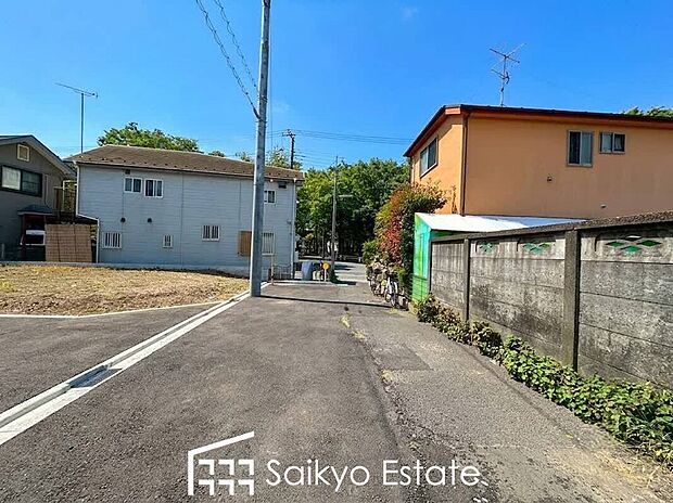 【前面道路】交通量の少ない前面道路ですので、小さなお子様がおられるご家庭でも安心してお住まいいただけます。
