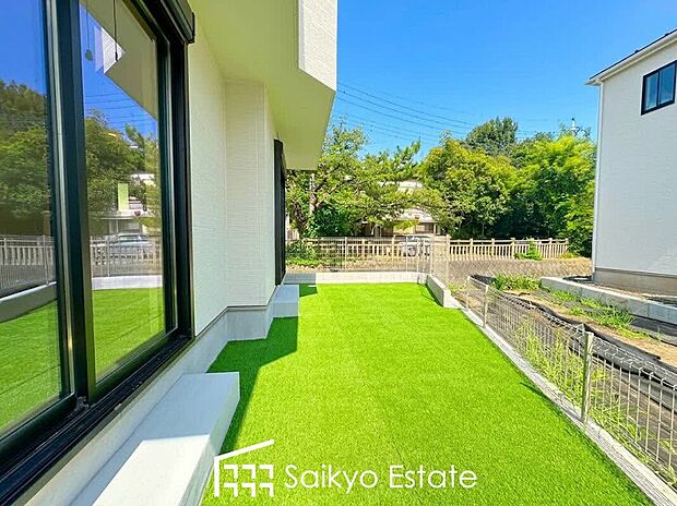 【庭(M号棟)】南庭がございますので、家庭菜園やガーデニング、夏はお子様の水遊びやBBQなど楽しみが広がります♪