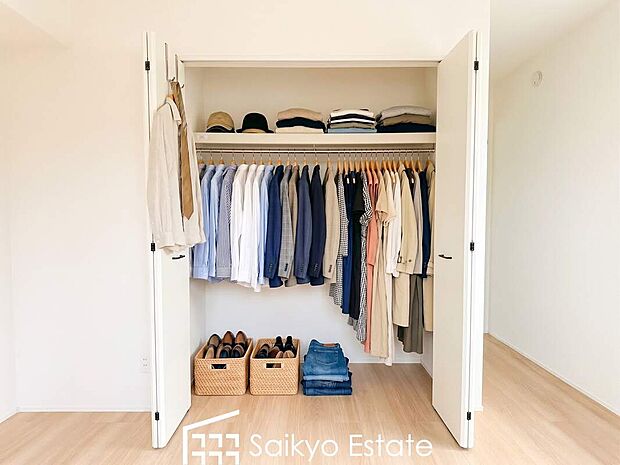 【収納【施工例】】クローゼット付きの居室は、洋服や荷物など仕分けができるので、お子様も整理整頓がしっかりできますね。