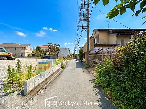 【前面道路】交通量の少ない前面道路ですので、小さなお子様がおられるご家庭でも安心してお住まいいただけます。