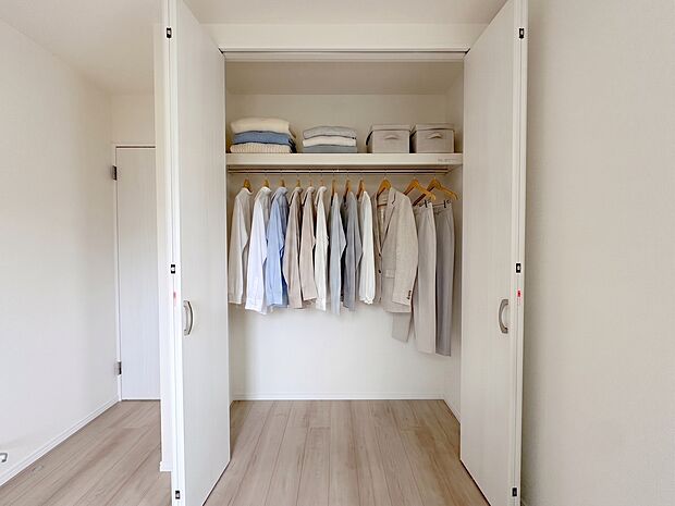 【収納【施工例】】各居室に収納を設けておりますので、衣類の他にもカバンや小物など何でも収納して、居室の全空間を有効活用できます♪