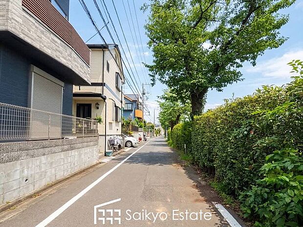 【前面道路】交通量の少ない前面道路ですので、小さなお子様がおられるご家庭でも安心してお住まいいただけます。