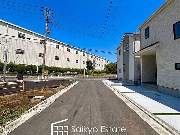 【前面道路】交通量の少ない前面道路ですので、小さなお子様がおられるご家庭でも安心してお住まいいただけます。
