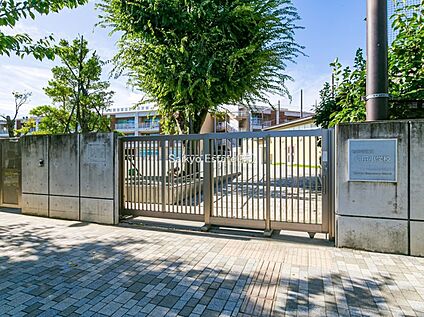 世田谷区立給田小学校 約675ｍ(徒歩約9分)