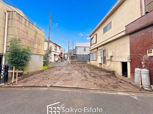 【現地写真】LDKゆとりの18.08帖!リビング横の洋室の引き戸を開放して広々空間としても使えます♪南向きのバルコニーのある3LDKです♪