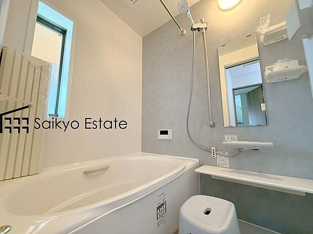 【浴室【施工例】】一日の疲れを癒してくれる落ち着いた色合いのバスルーム♪雨の日のお洗濯も安心な浴室乾燥機付きです。
