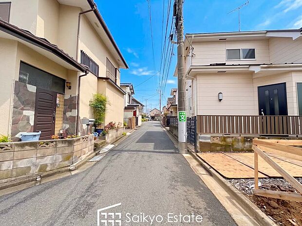 【前面道路】交通量の少ない前面道路ですので、小さなお子様がおられるご家庭でも安心してお住まいいただけます。