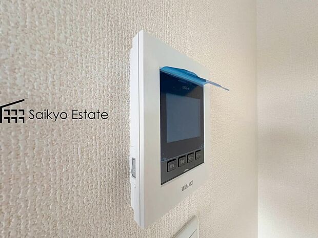 【TVモニター付きインターホン】「TVモニター付きインターホン」は、玄関に行かなくても誰が来たのか確認でき、お子様のお留守番も安心です。

