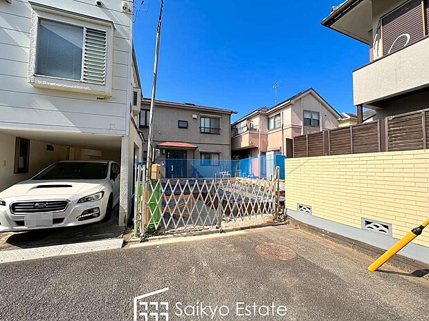 【現地外観】小学校まで徒歩約4分、中学校まで徒歩約13分でお子様が無理なく通える距離です。保育園や幼稚園も近くに多数あり、子育てファミリーには嬉しい環境です!