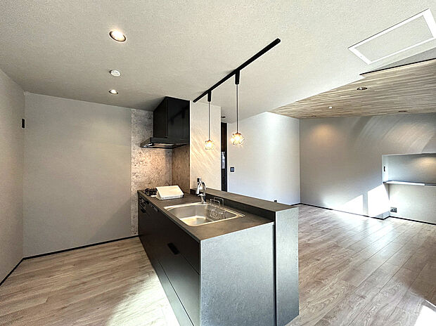 【Kitchen】
リビングに居る家族と会話をしながら調理が可能な食洗機付きカウンターキッチン。