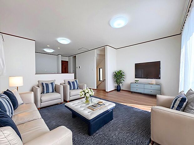 【LDK 16.75帖：A号棟】
2階に広々としたリビングルームがあり、プライバシー性が高く、ゆったりとくつろげる空間となっています。
本画像はCGで作成しており、実際に現地に家具は配置しておりません