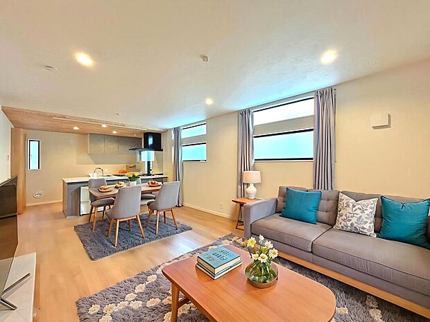 【LDK：18.0帖】
LDK18帖の4LDKファミリープラン、大容量収納や設備が充実した暮らしやすいプランニング。
本画像はCGで作成しております。