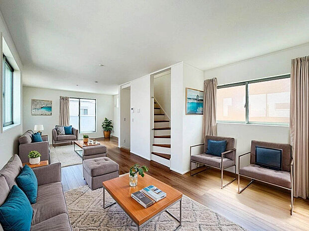 【施工例:LDK】
LDK17.8帖超×4部屋ファミリープラン!リビング横に和室があり、引き戸を開けておくことで、リビングの延長として利用可能!