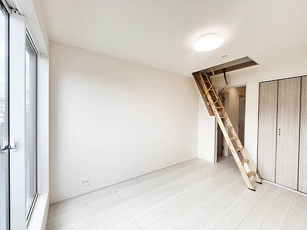 【Room：7.25帖】
家族で暮らしやすい3LDKの間取プラン。
リビング階段やカウンターキッチンなどの家族の絆が深まりやすい造り。