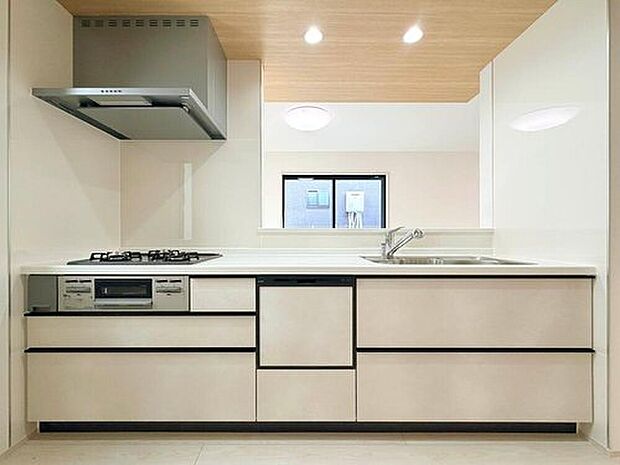 【建物プラン例:Kitchen】
買い物施設が徒歩14分圏内。さらに、図書館まで徒歩7分、総合病院まで徒歩9分圏内と子育て世代から将来を見据えた暮らしまで支える生活環境が整っています。