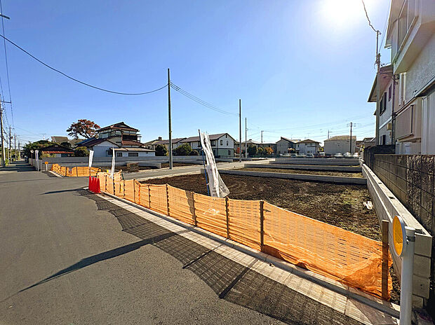 【【現地外観:11月下旬撮影】】ZEH水準仕様、設計・建設性能評価書取得前提の永く安心して暮らせる住まい。建売分譲では叶わない、お好みのプラン・カラーセレクトでの建築が可能!