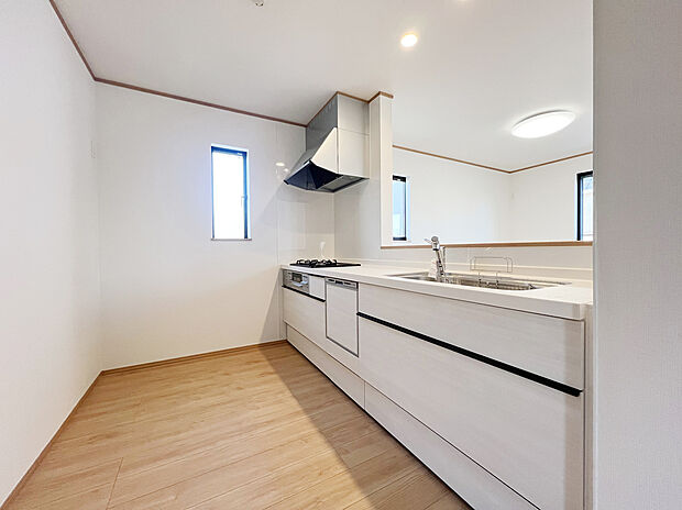 【【施工例：Kitchen】】あると便利な食洗器搭載キッチン。手洗いの時間や労力を大幅に削減でき、家事の効率化が図れ、空いた時間に他の作業やのんびり家族との時間が増えます。