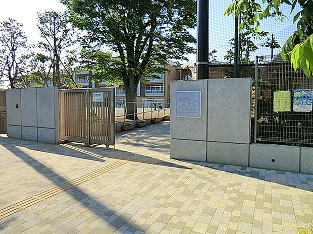 世田谷区立給田小学校(約1,500m)