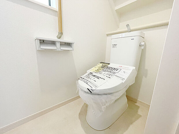 【【施工例:Toilet】】1階と2階にトイレがあるので、朝慌ただしい時間帯に混む心配が減ります。わざわざトイレのために階段を昇り降りをせずに済みます。