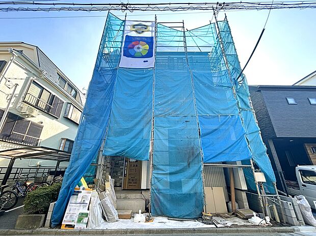 【【外観:11月中旬撮影】】2階リビング仕様でプライバシー性が守りやすい間取りプラン!
リビング階段になっているので家族と顔を合わせる機会が増える設計!