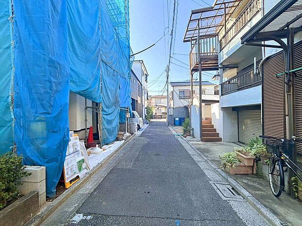 【【前面道路】】保育園や小学校など教育施設も徒歩6分圏内!共働きの子育て世帯でも安心して暮らせます。