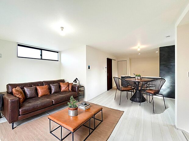 【【LDK:17.12帖】】LDK17帖×4部屋のファミリープラン!
水回りが集約されている家事効率を考えられた間取りとなっております。