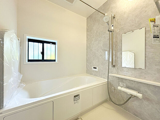 【【Bath Room】】浴室暖房換気乾燥機付きバスルーム。冬の時期でも浴室内を暖かくでき、ヒートショックの防止にも繋がります!