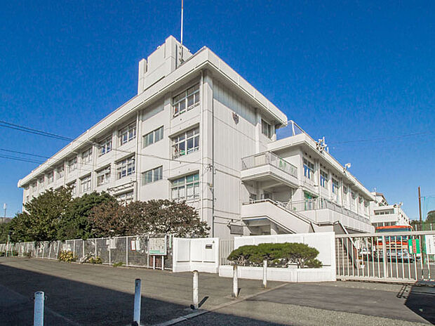 世田谷区立喜多見中学校(約45m)