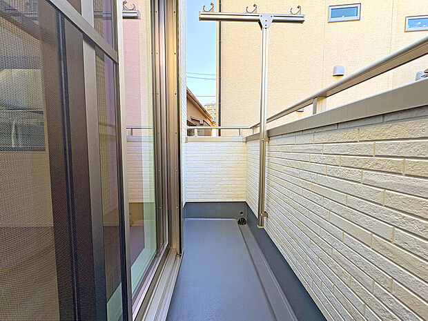 【【Balcony】】 LDK17帖の2LDKプラン！固定階段式小屋裏収納が付いた、収納豊富な邸宅！
