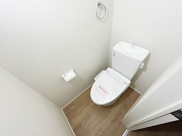 【【Toilet】】複数階にトイレがあるので、朝慌ただしい時間帯に混む心配が減ります。わざわざトイレのために階段を昇り降りをせずに済みます。