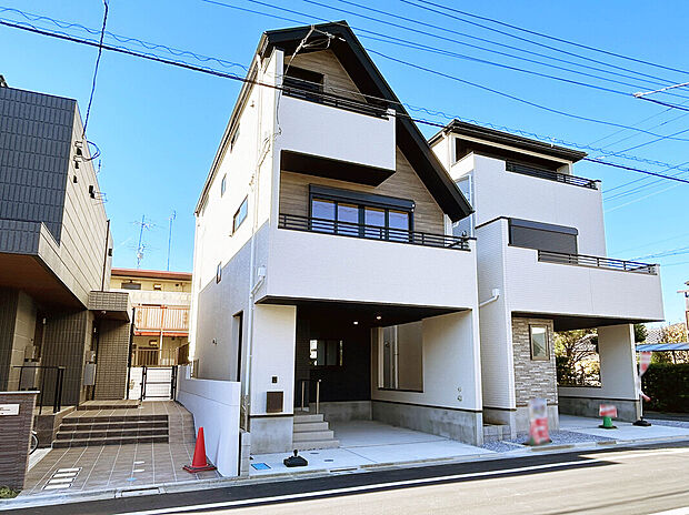 【【外観】】水廻り集約設計など、暮らしやすさに配慮された間取プランの住宅。