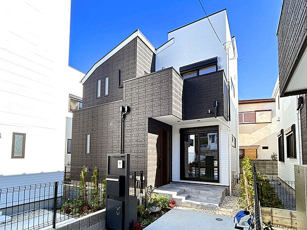 【【外観：3号棟】】リビングには床暖房搭載！
キッチンには食洗機・浄水器搭載タッチレス水栓！浴室乾燥機、ミストサウナなど設備仕様が豊富で快適な暮らし！