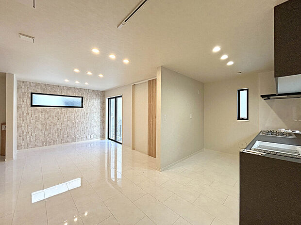 【【LDK：3号棟】】全棟開放的な屋上テラス・カースペース付き！
ワンランク上の優雅な暮らしを堪能できます。